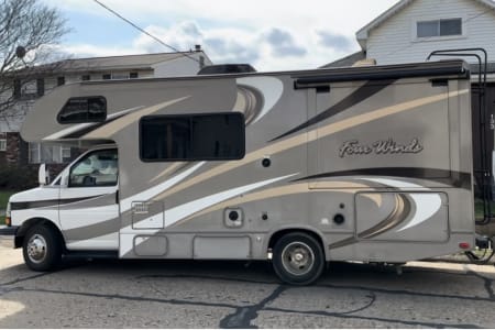 2016 Thor Four Winds with Slide Out