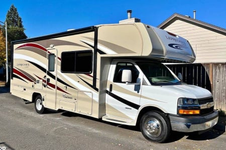 Travel and camp in comfort in Adventure 1