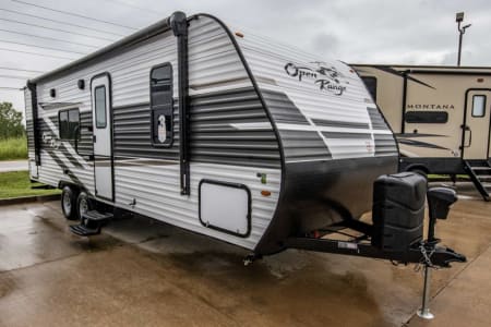 INSTANT TANKLESS WATER - 2022 Highland Ridge RV Open Range - Fully Stocked!