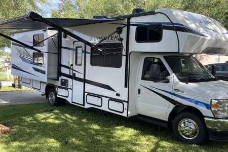 32’ 2023 ForesterLE Family Memory Maker Bunkhouse Sleeps 10 Fully stocked