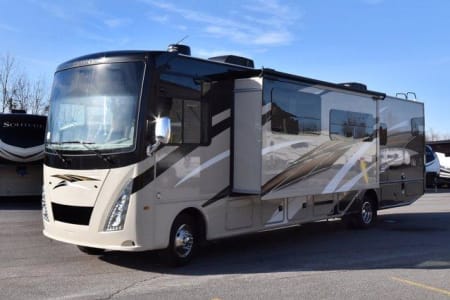 ROAD TRIP KING - 2019 Thor Windsport 35M