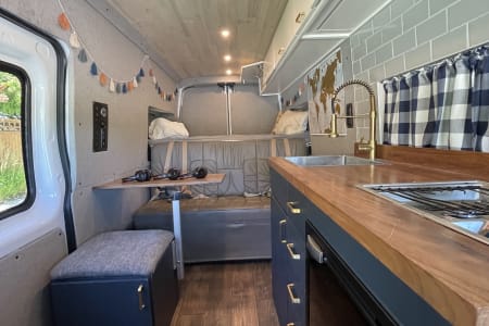 Beautifully Designed All Season Family Camper Van Seats 5, Sleeps 5
