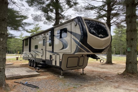 2018 Keystone RV Montana High Country Toy Hauler