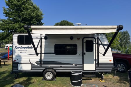 Beautiful 2017 Keystone RV Summerland Mini