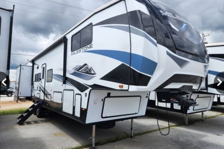 Best camper for large families! 2022 Heartland RVs Milestone