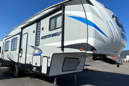 2020 Forest River Cherokee Arctic Wolf Fifth Wheel