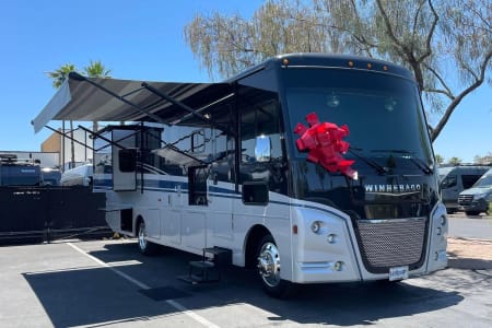 2021 Winnebago 35M Adventurer