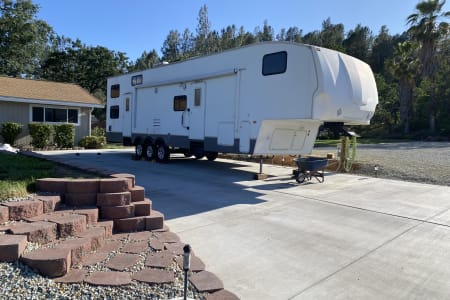 2008 Keystone Fuzion 362 Toy Hauler