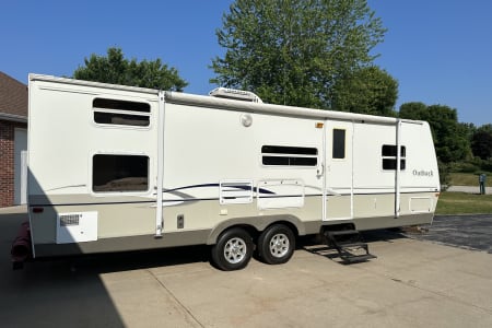 **Fully Stocked**Comfortable Updated Keystone RV Outback