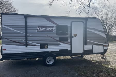 Full of fun and ready for your next trip- 2019 Dutchmen Coleman Lantern LT