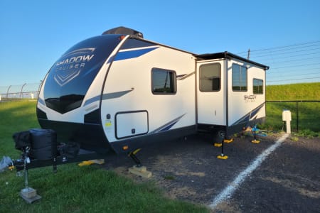 2021 Cruiser RV Shadow Cruiser. 2 A/C units. Updated fixtures. Very clean.