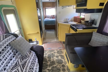 Off-grid rig w 500w solar, sleeps 10, ready to roll!