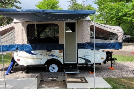 2011 Coleman clipper newer canvas ready for family camping fun