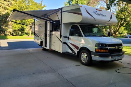 Farmington MN Rent N Go! 2019 Coachmen Freelander!