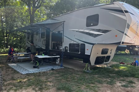 2021 Forest River Toy Hauler. Great for a large family!