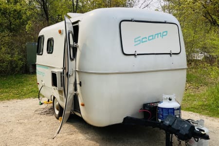 1986 Scamp 16' - Lovely cozy camper in teal