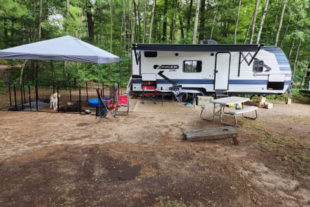 Sleeps 6 Pet Friendly 2021 Crossroads RV Zinger Lite