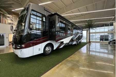 Getaway in style: Rent my RV! - 2023 Newman Ventana 4328