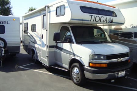 Brea CA 2005 Fleetwood 23' Class C Tioga Motorhome