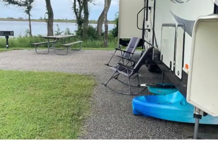 private lot for snowbirds! tons of extras included, no delivery fee