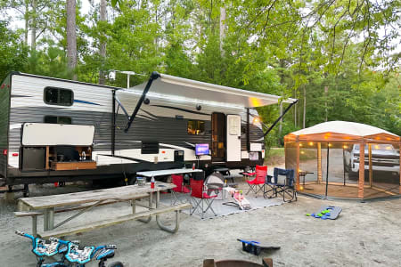 The Perfect Camper For Families! 2016 Keystone Springdale *Delivery Only*