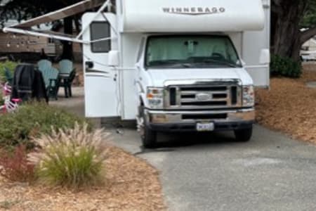 2015 Winnebago Minnie Winnie ready to go on your adventure