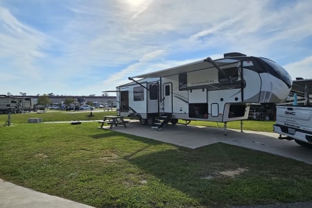 2022 Coachmen Chaparral 2 full baths!