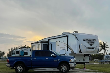 Embark on Adventure: Rent Our 42' Spacious Fifth-Wheel - Delivery & Setup
