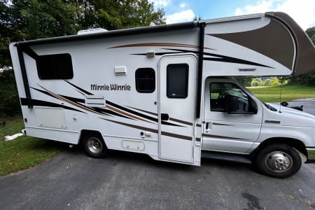 Winnebago Minnie Winnie with NO mileage fees!!!