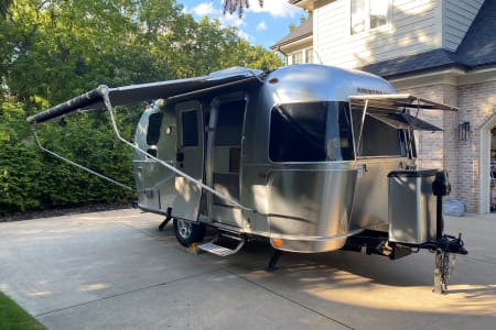 Magnolia - 2017 AIRSTREAM Flying Cloud 19CB *FULLY LOADED*