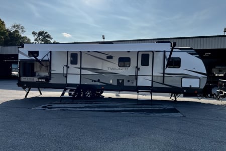 2022 Twilight RVS Signature TWS 3300 Bunk House