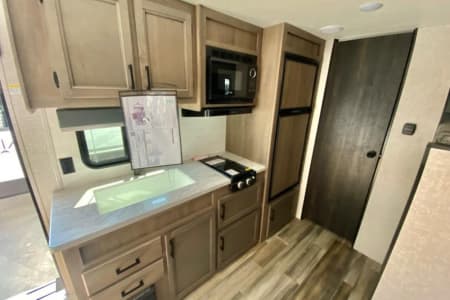 RV Rental riverside,California-(CA)