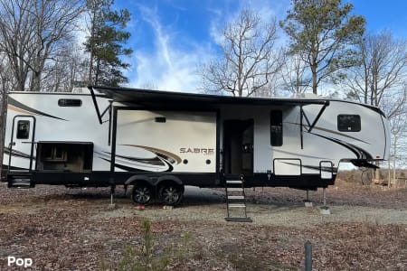 Sabre 5th Wheel RV - 2 Bedrooms, 2 Bathrooms Experience Luxury on Wheels!