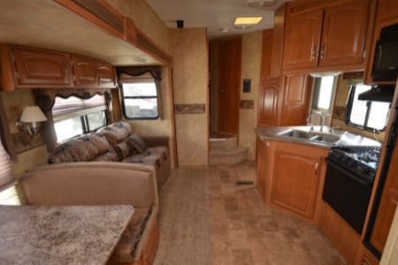 2009 Keystone fifth wheel RV Cougar. Bunkhouse 1.5 bath