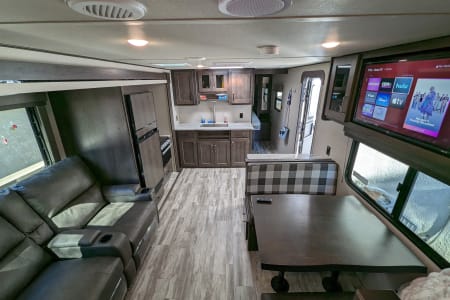 2022 Grand Design Transcend Xplor 29ft. - Sleeps 8