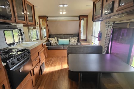 2016 Forest River Salem Cruise Lite, custom perks, generator, near IU