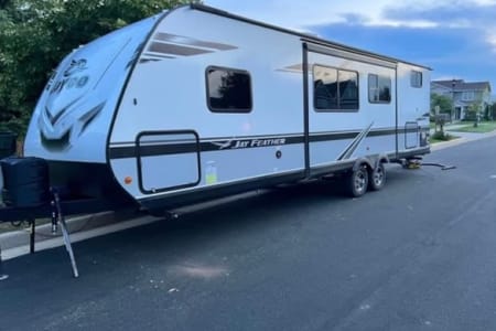 Like New 2020 Jayco Jay Feather. ***Easy to tow***