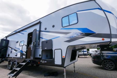 2021 Forest River Arctic Wolf 321BH for rent (DELIVERY ONLY)