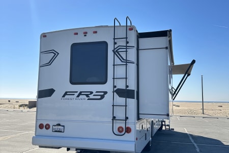 RV Rental riverside,California-(CA)