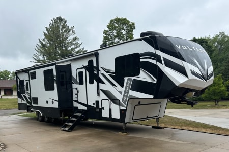 2021 Voltage Luxury Toy Hauler 44' with Washer/Dryer