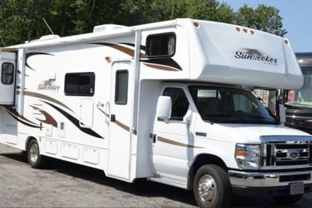 Family Friendly RV For $120/Day (Sleeps 8)