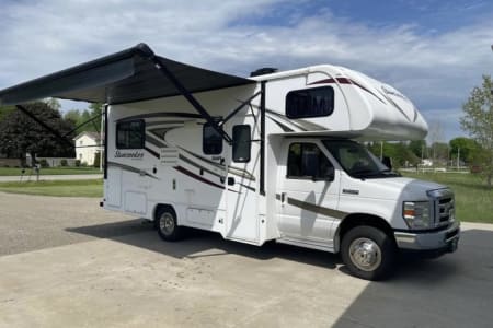 2017 Forest River Sunseeker 25' Class C with 1 slide out