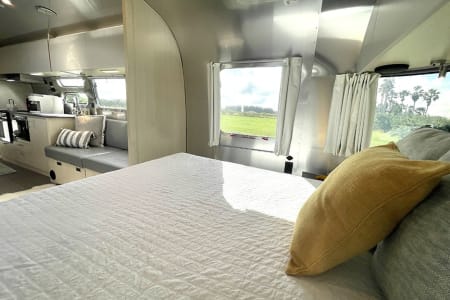 2024 Airstream Flying Cloud 30FB Bunk Clara