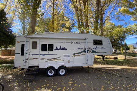 Clean and Cozy 2005 Forest River Wildcat 5th Wheel