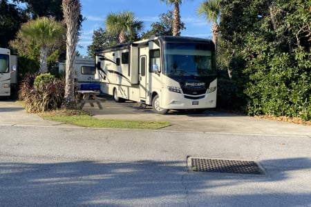 Adventure awaits you in this beautiful Jayco RV