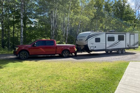 2015 Palomino Solaire. Bunkhouse,outdoor kitchen, huge awning.