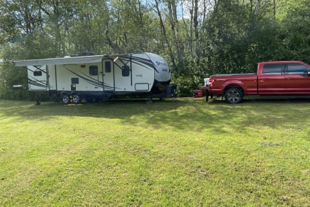 2015 Palomino Solaire. Bunkhouse,outdoor kitchen, huge awning.