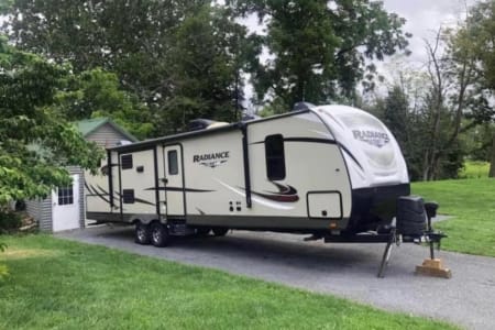 2017 Radiance Ultralite with Kingsize Bed & Bunkhouse