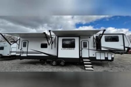 2021 Crossroads RV Cruiser ~ Welcome to Your Ultimate RV Adventure!