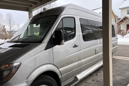 Mercedes-Benz Sprinter RV Coachman Galleria